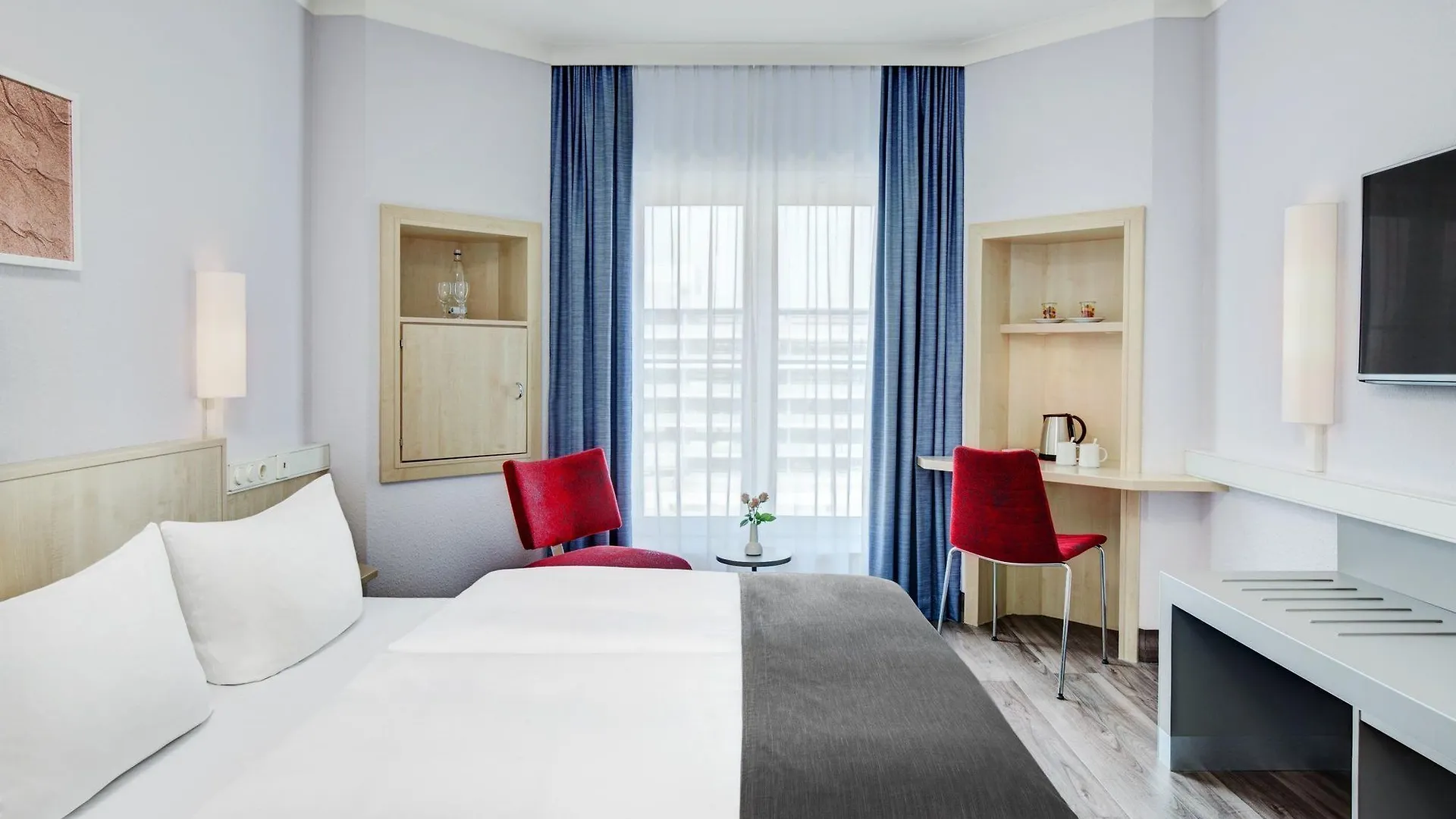 IntercityHotel Hamburg Altona 3*,