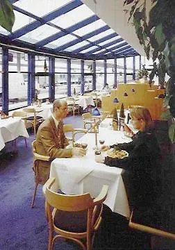 Intercityhotel Hamburg Altona 3*,