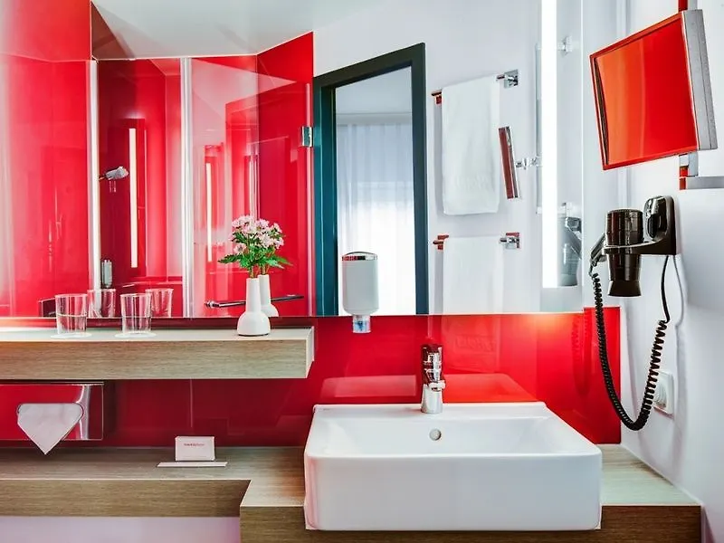 Intercityhotel Hamburg Altona 3*,
